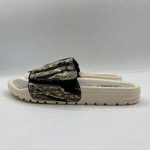 Hey Dude Boys Phoenix Youth Camo Tiger Stripe Size K11 Slides/Sandals